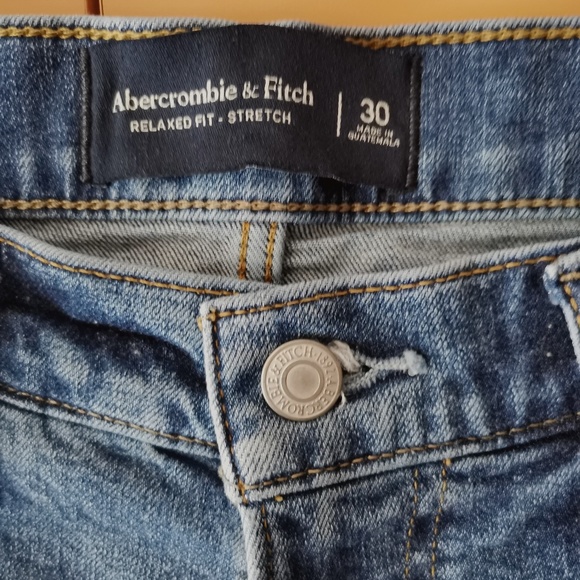 Abercrombie & Fitch Relaxed Fit Stretch Distressed 90's Denim Shorts (30) - Picture 6 of 10
